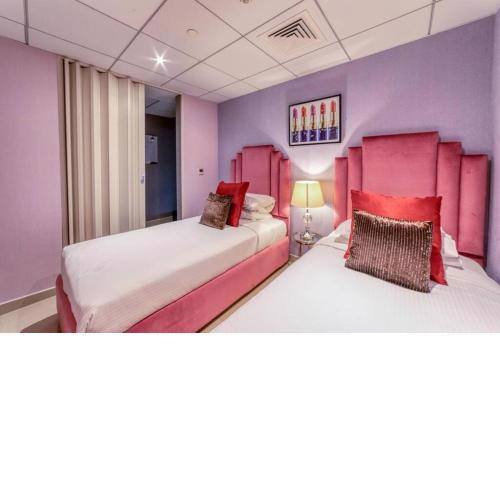 Bellavista - Spacious 1BR and extra room with Twin Beds - Partial Fountain View