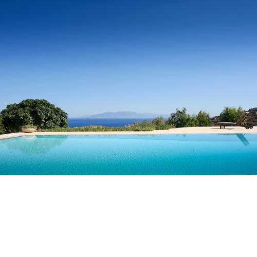 Benjamin Button with Pool close to Agrari Beach