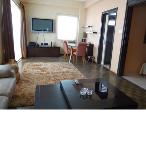 BEST location & beautiful apt