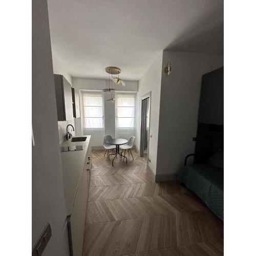 Best Place New Apartment- Piazza V Giornate in the city center- WIFI - NETFLIX