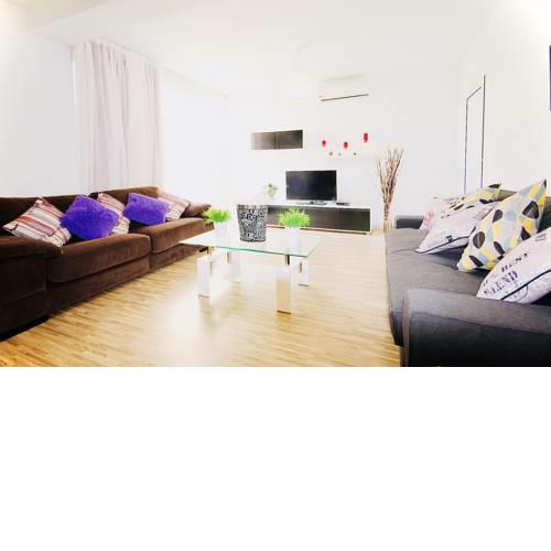 Big 2 Bedroom, XXL Pool, in Hearth of Ayia Napa