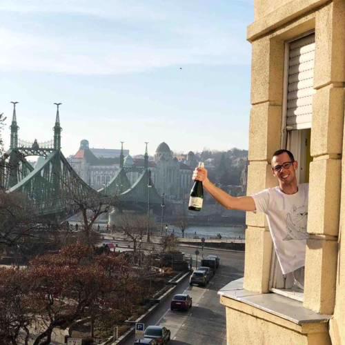 Big apartment at Fővám tér with a gorgeous view to the bridge for rent. 4 guests, 2 bedrooms + 2 balconies