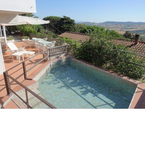 Big apartment in southern Tuscany with view and pool