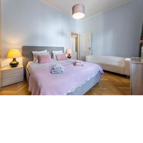 Big bright two-bedroom apartment in Prague Old Town