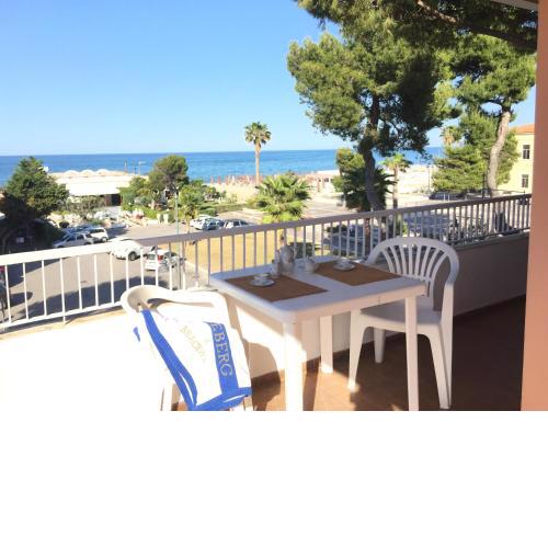 BILOCALE ALCYONE CON VISTA MARE