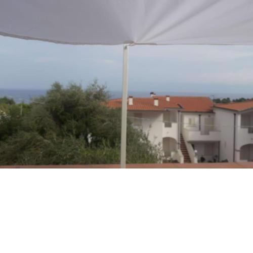 BILOCALE CON VISTA MARE E MON