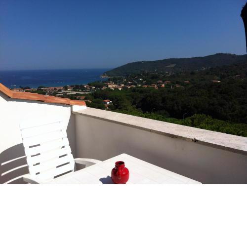 Bilocale Procchio con terrazza in Residence Napoleon