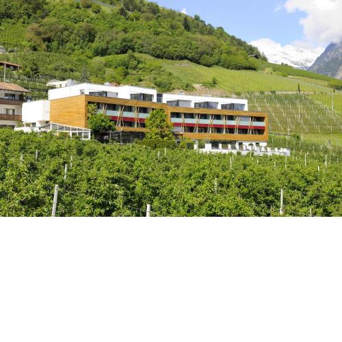 Bio & Wellnesshotel Pazeider - Healing Garden above Meran