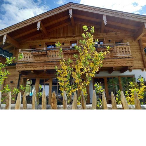 Birnbaum Chalet Kreuzkogel mit Naturbadesee und eingezäunten Garten