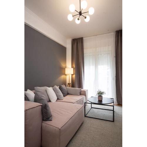 Black Pearl apt in Koukaki