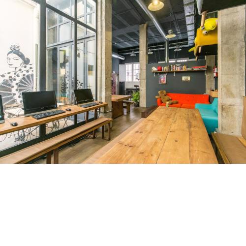 Black Swan Hostel Sevilla