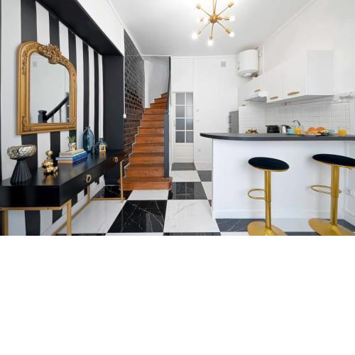 BLACK & WHITE - CHIC & PETIT MAISON- Pigalle 9eme