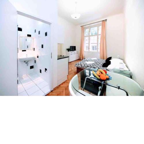 Black & White Flat for 2 / Peaceful / Jewish Quarter