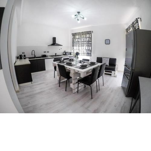 Black&White guest house