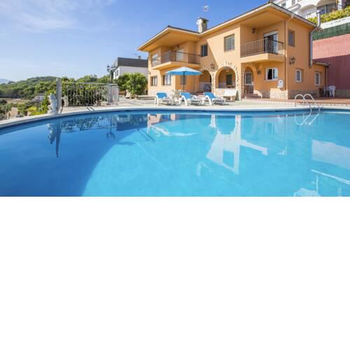 Blanes Villa Sleeps 4 with Pool