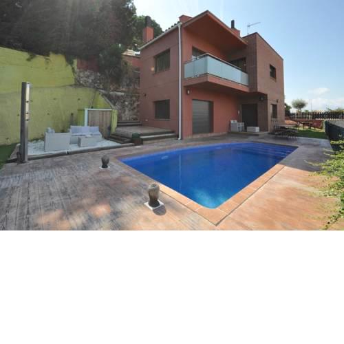 Blanes Villa Sleeps 8 Pool Air Con WiFi