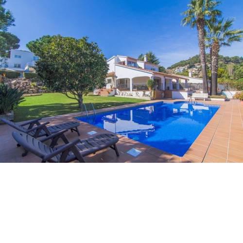 Blanes Villa Sleeps 8 Pool WiFi
