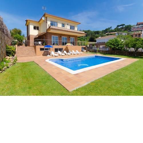 Blanes Villa Sleeps 8 Pool WiFi