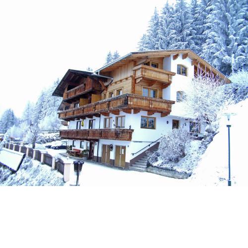 Blissful Apartment in Zell am Ziller-Gerlosberg with Garden