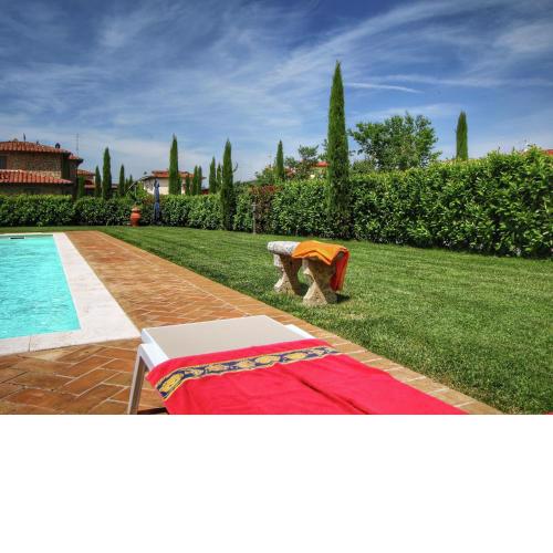 Blissful Cottage in Lucignano with Shared Swimming Pool