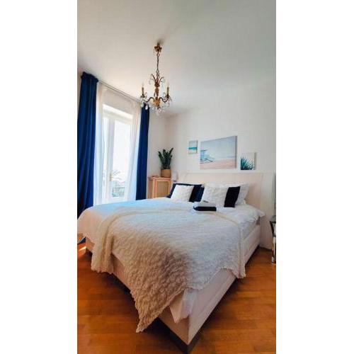 Blu Apartment in Historical Hunbury
