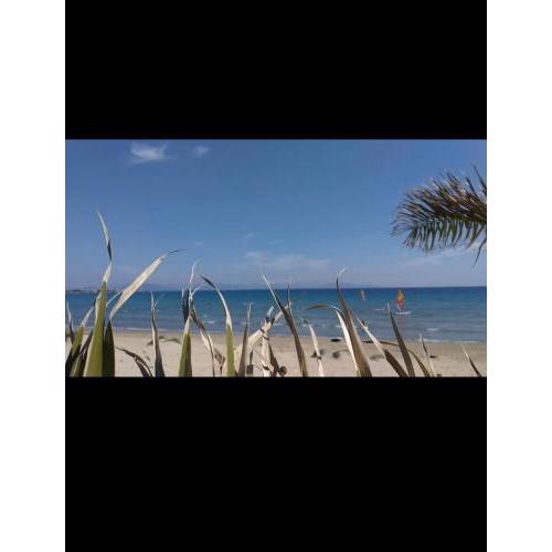 Blue air apartment 1minute from sea, 15 min from the airport