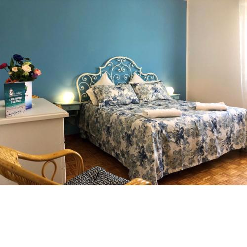 Blue Daisy Apartment