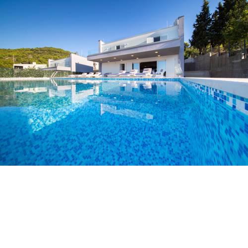 Blue Diamond Pool Villa