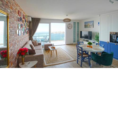 Blue Eye Apartment