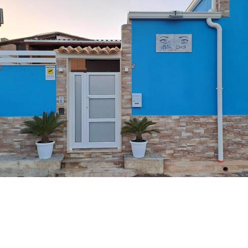 Blue Eyes , Vacation Home