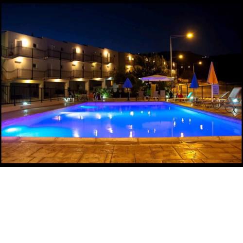Blue Flamingo Holiday Studio