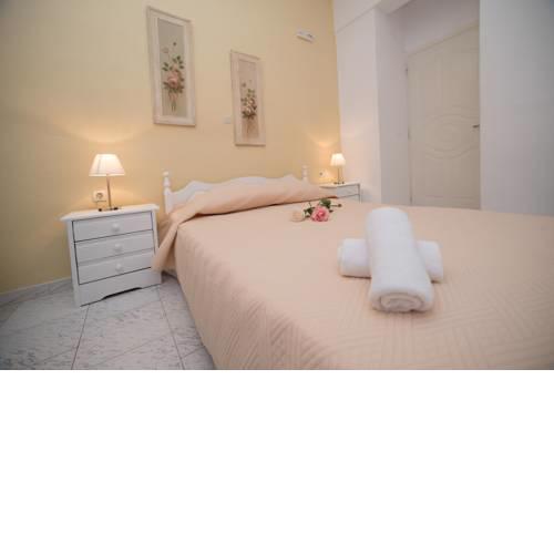Blue Island Studios & Apartments