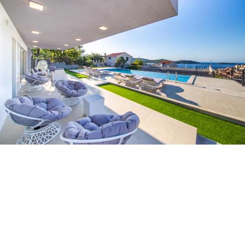 Blue Onix Pool Villa