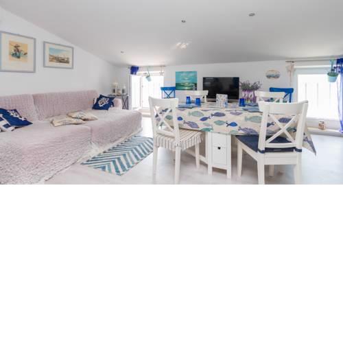 Blue Sea Apartment