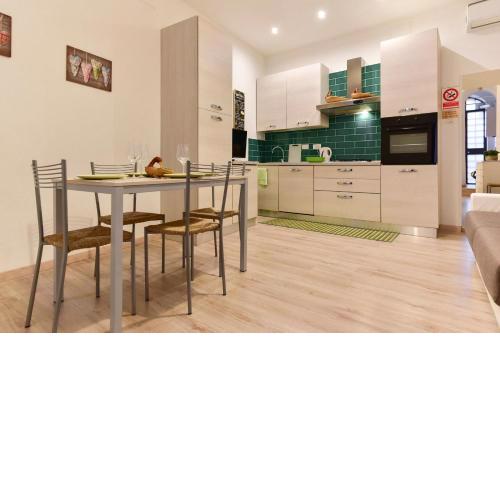 BMGA l Coliseum Rome Apartment 1Bdr for Couples
