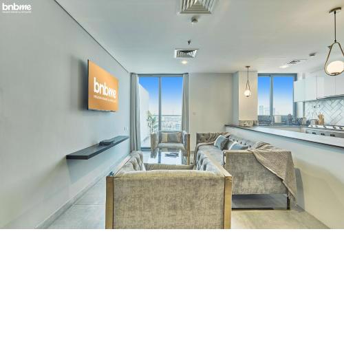 bnbmehomes - Huge Apt in JVC w- Big Balcony 1002