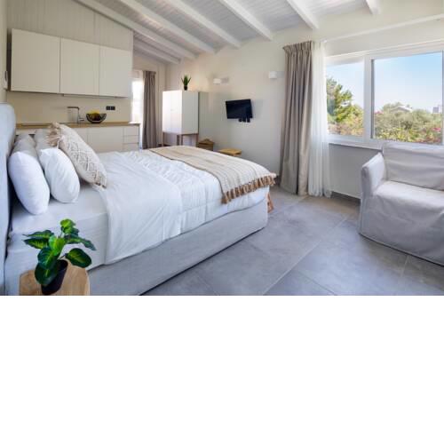 Boho Studio w/pool, next to the beach