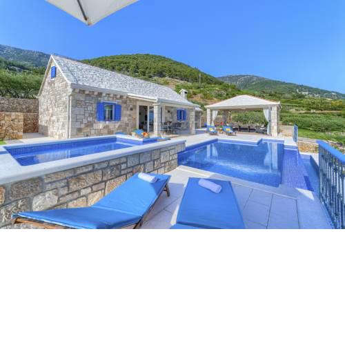Bol Villa Sleeps 7 with Pool Air Con and WiFi