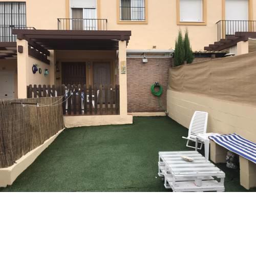 Bonita casa con jardín privado, barbacoa y wifi