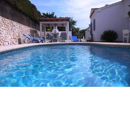 Bonita villa independiente y piscina privada aa barbacoa y jardín vallad