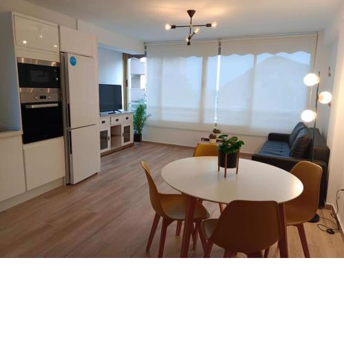 Bonito apartamento con piscina.