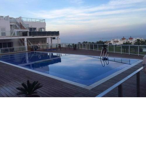 Bonito apartamento en primera línea de campo de golf y vistas al mar