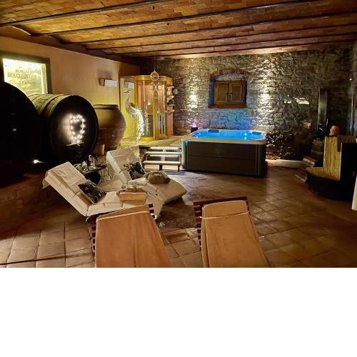 Borgo Dolci Colline spa loggia