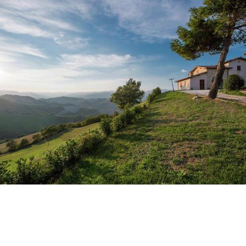 Borgo with mini pool in the Apennines unspoiled nature beautiful views