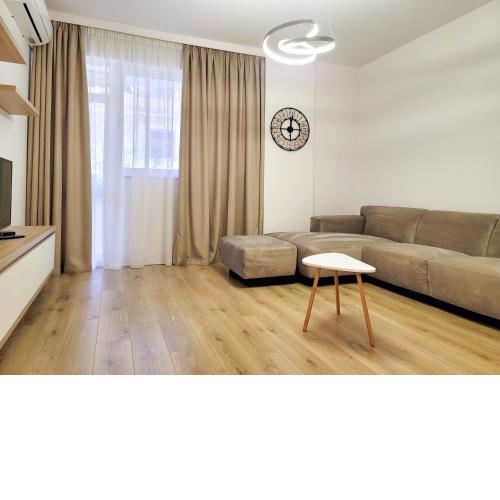 Boulevard 2 BR Apartment