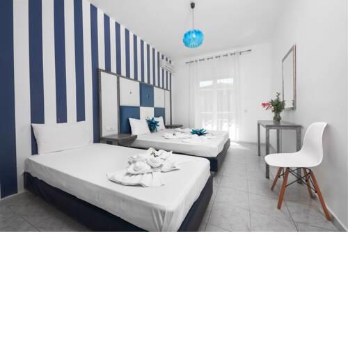 Boulevard Studio 10 with side sea view