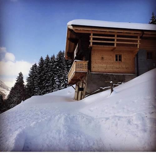 Boutique Chalet with Hot Tub sleeps 6 plus