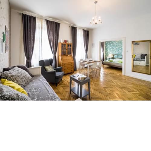 BpR A/C, Balcony, Super Location, Cosy Apartment