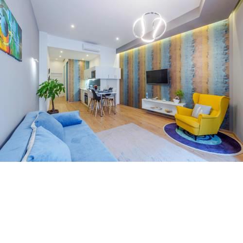 BpR Amber / Navy Design Apartments with A/C