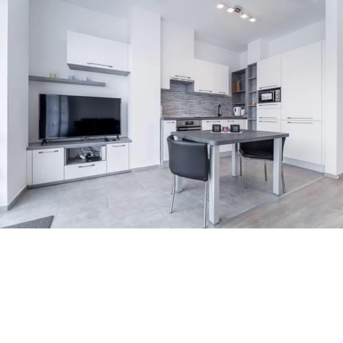 BpR CHIC White Home with Terrace & A/C